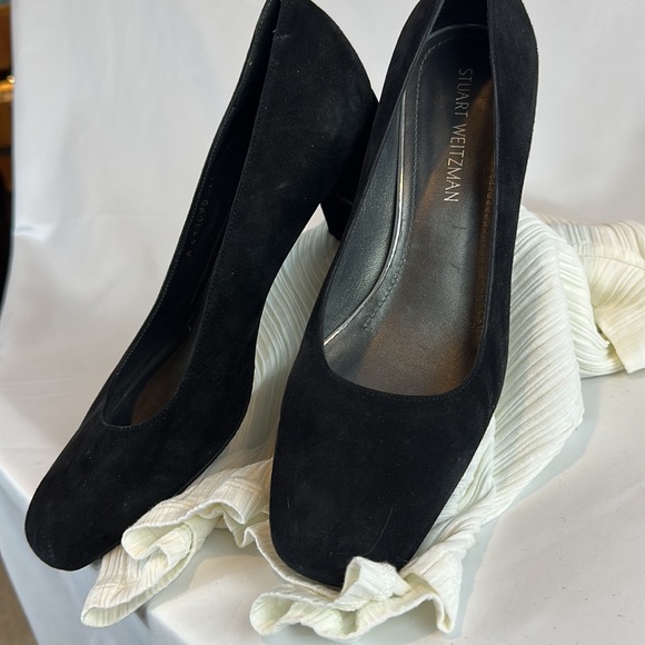 Stuart Weitzman Size 11 Black suede heel. - Picture 3 of 11